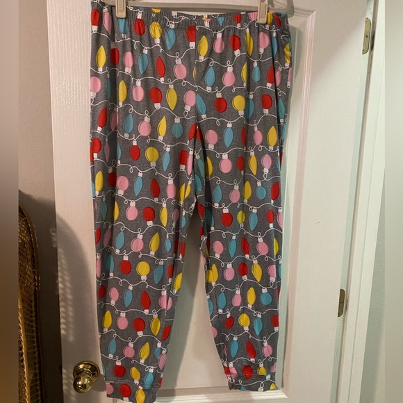 Lighten Up pajamas, Secret Treasures. Large top and XL bottom (jogger style) NWT - Picture 6 of 9